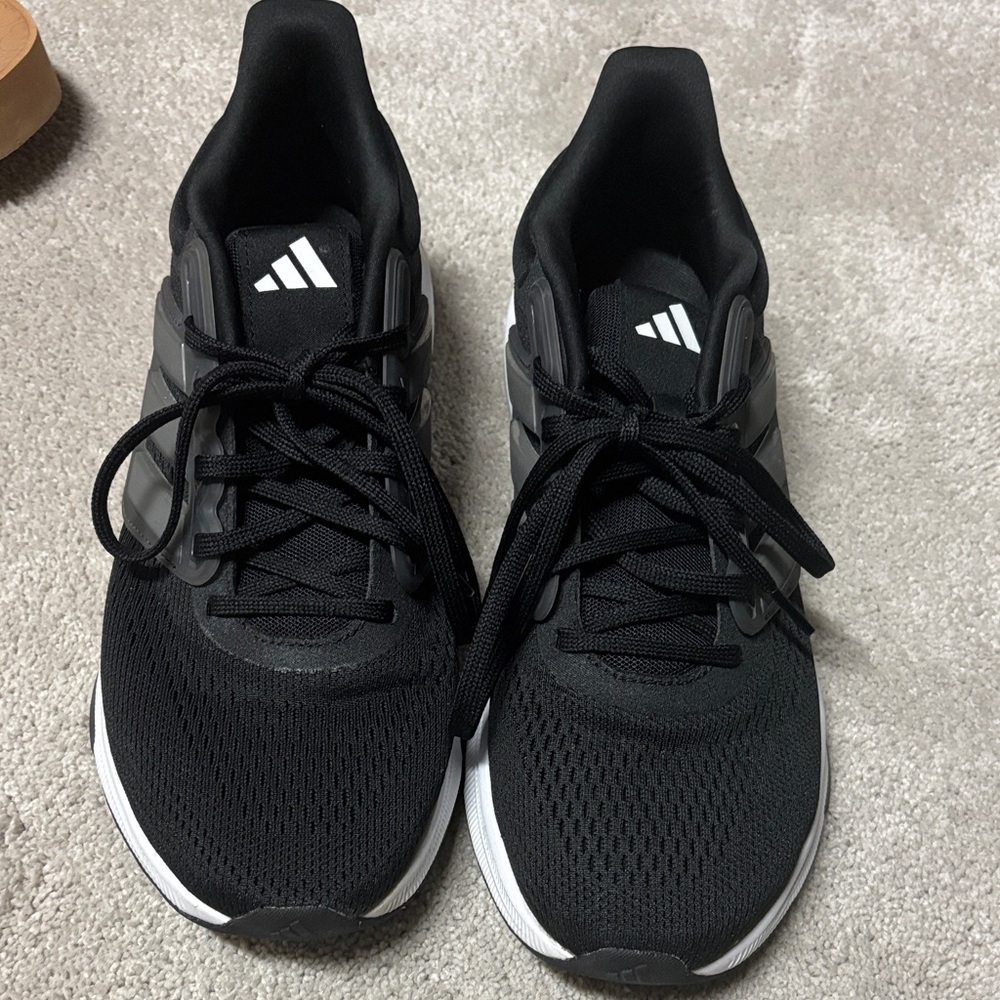 Adidas women’s sneaker size 10